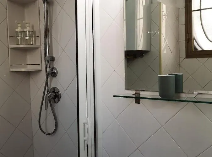 House Fiorelli 3* Rome